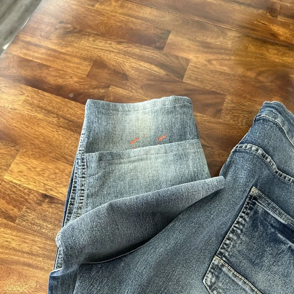 South Pole Jeans with Paint, Rip and‎ Fading Effects Measures 46x30 Hemmed